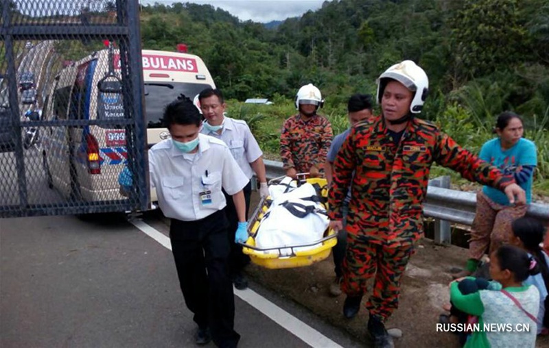 Два человека погибли в результате обвала дорожного полотна в Малайзии