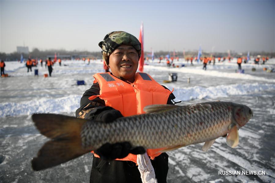 В Нинся открылось 6-е Всекитайское зимнее состязание по рыбной ловле в естественных водоемах