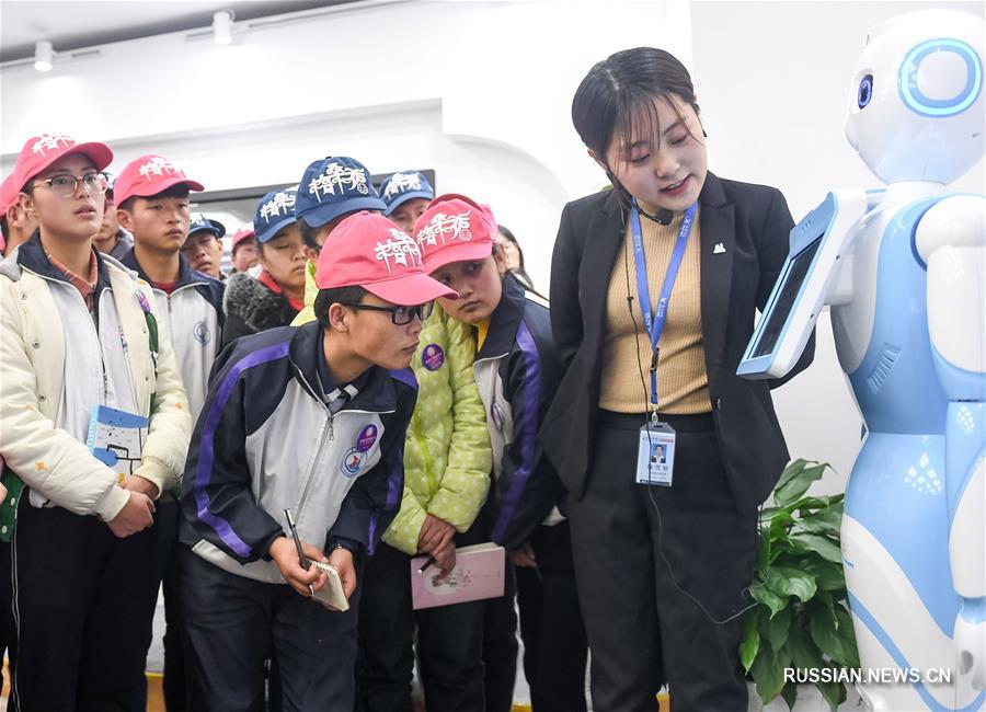Получающие субсидии старшеклассники из провинции Цинхай посетили офис iFLYTEK в Хэфэе