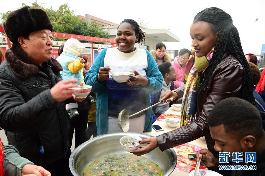 Иностранные студенты знакомятся с традициями праздника Лаба