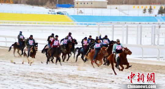 В провинции Ганьсу прошли гонки на лошадях