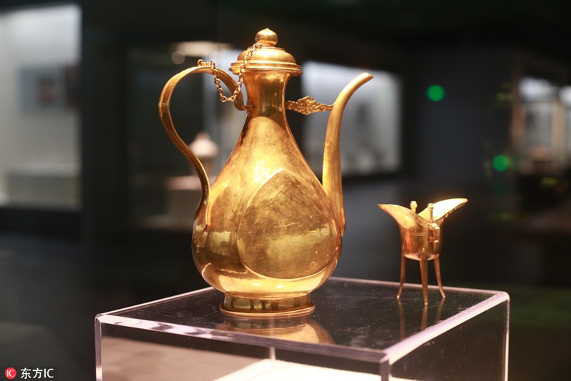В китайском Нинбо выставлены золотые изделия правящей знати династии Мин