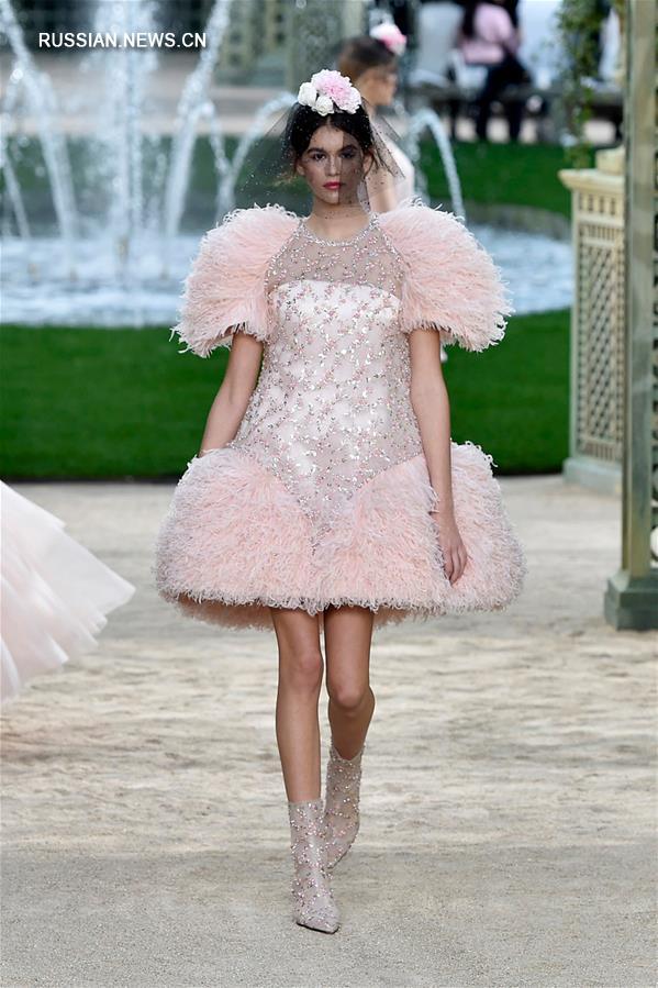 Неделя моды в Париже: показ коллекции Chanel Haute Couture весна-лето 2018 года