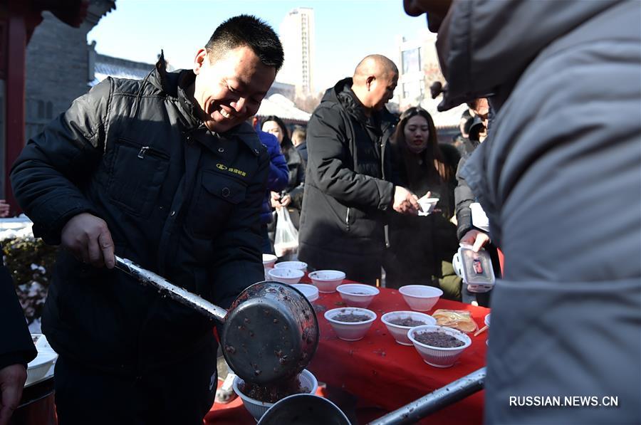 В Китае отмечают традиционный праздник Лаба и едят кашу лабачжоу