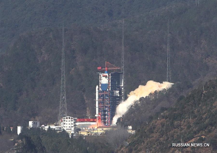 Китай запустил 4-ю группу спутников "Яогань-30" и спутник "Вэйна-1A"