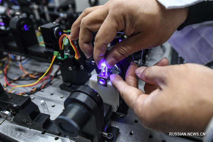 В Даляньском институте химической физики разработали первый в мире коротковолновой раман-спектрометр для изучения хиральных молекул