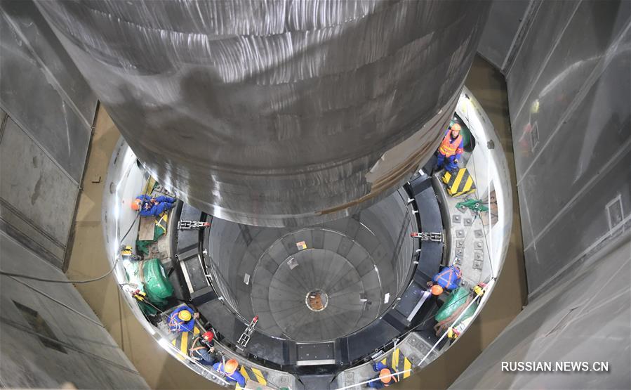 Успешно установлен корпус высокого давления для первого в мире ядерного реактора "Хуалун-1"