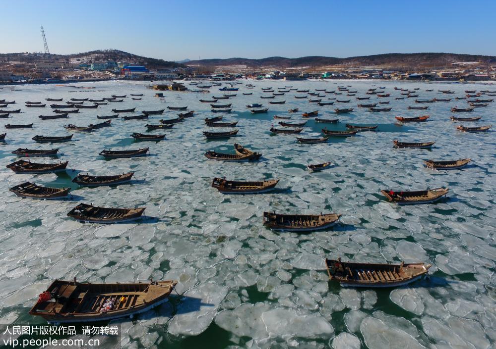В Китае рыбацкие лодки задержаны морскими льдами