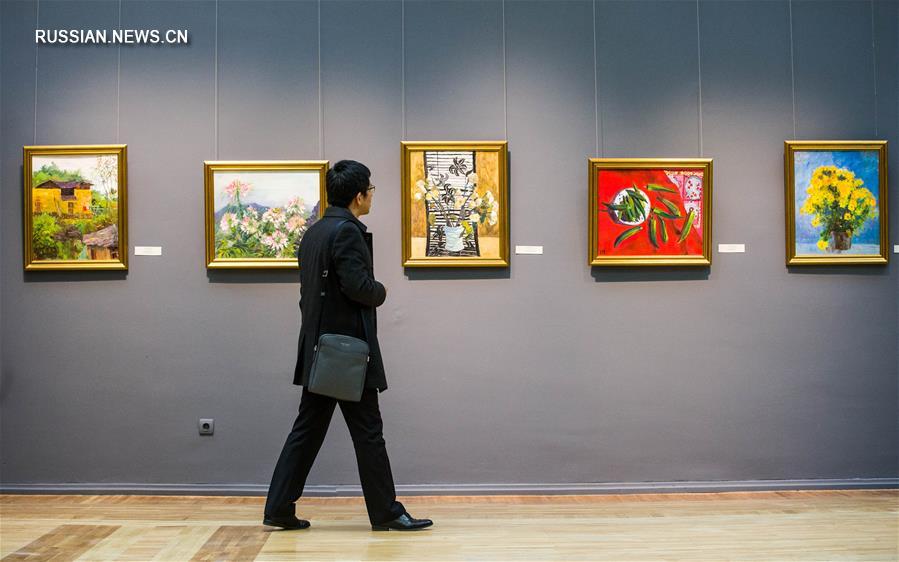 В Алматы открылась выставка китайской художницы Чжан Биань