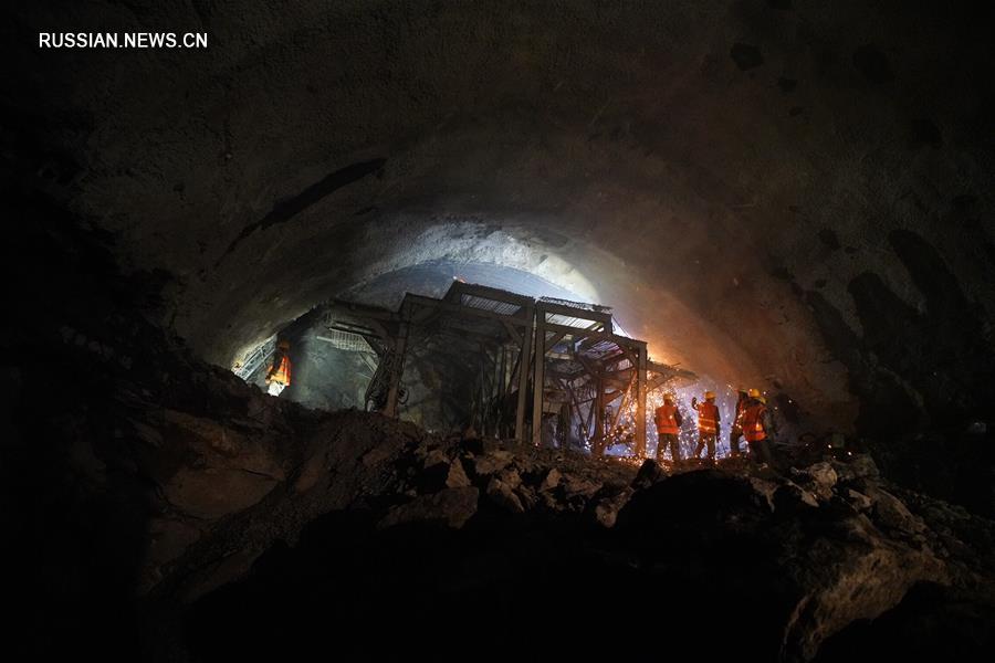 Наполовину проложен тоннель Синьсинбао на чунлийской ветке ВСЖД Пекин -- Чжанцзякоу