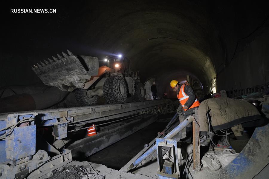 Наполовину проложен тоннель Синьсинбао на чунлийской ветке ВСЖД Пекин -- Чжанцзякоу