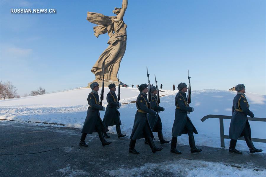 В России отметили 75-летие победы в Сталинградской битве
