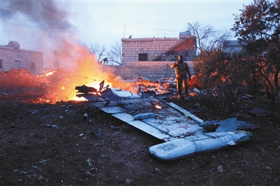 Штурмовик Су-25 сбит боевиками в Сирии, катапультировавшийся летчик погиб в бою - министерство обороны РФ