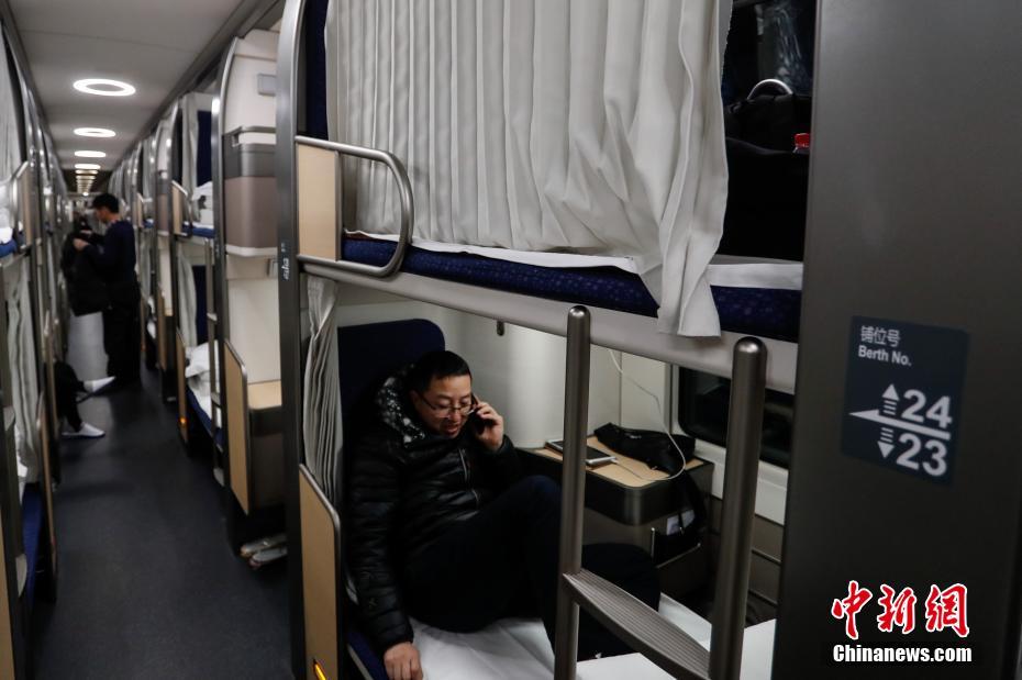 В Китае во время «чуньюня» ввели новый двухэтажный поезд