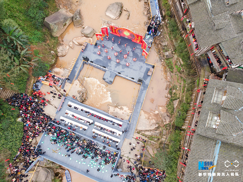 Пиршество длиной в тысячу метров состоялось в городе Чунцин