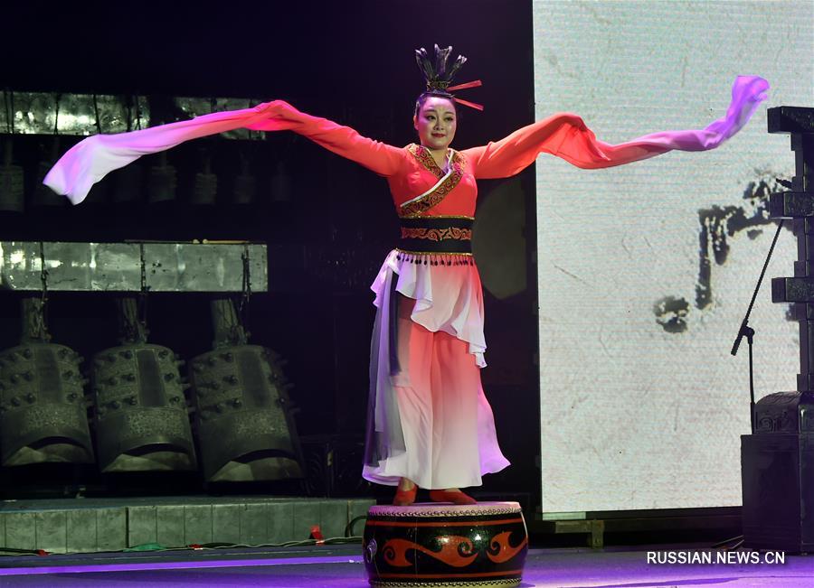 В Чжэнчжоу прошел праздничный вечер древней китайской музыки региона Чжунъюань