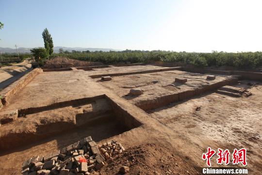На месте мавзолея императора Тан Дайцзуна вырыли 27 каменных барельефов