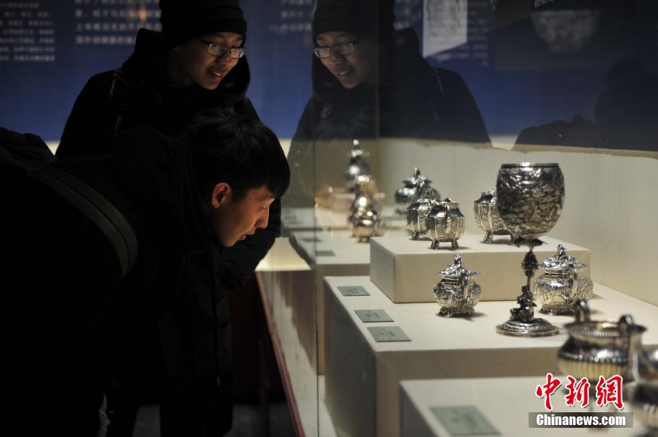 В шэньянском императорском дворце Гугун открыта выставка экспортных серебряных изделий
