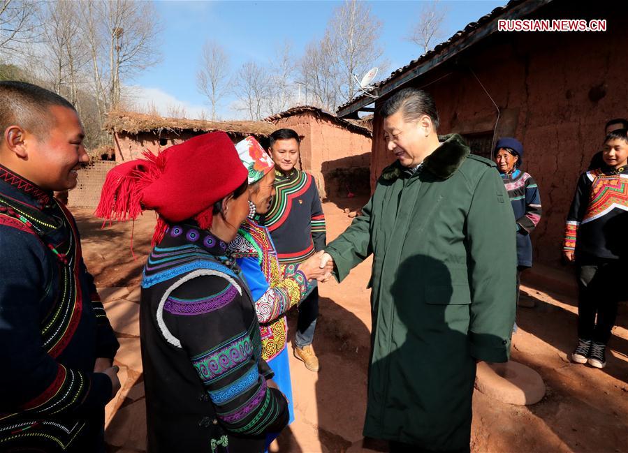 Си Цзиньпин посетил бедные семьи народности и в горных деревнях провинции Сычуань