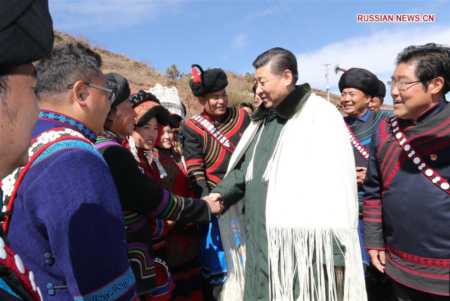 Си Цзиньпин посетил бедные семьи народности и в горных деревнях провинции Сычуань