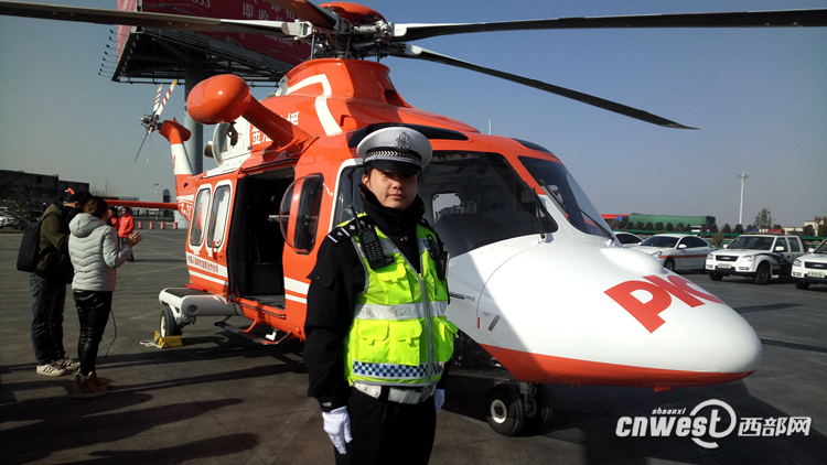 В Сиане осуществляется вертолетное наблюдение высокоскоростных шоссе в пик пассажироперевозок во время праздника Весны