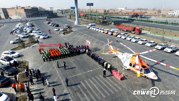 В Сиане осуществляется вертолетное наблюдение высокоскоростных шоссе в пик пассажироперевозок во время праздника Весны