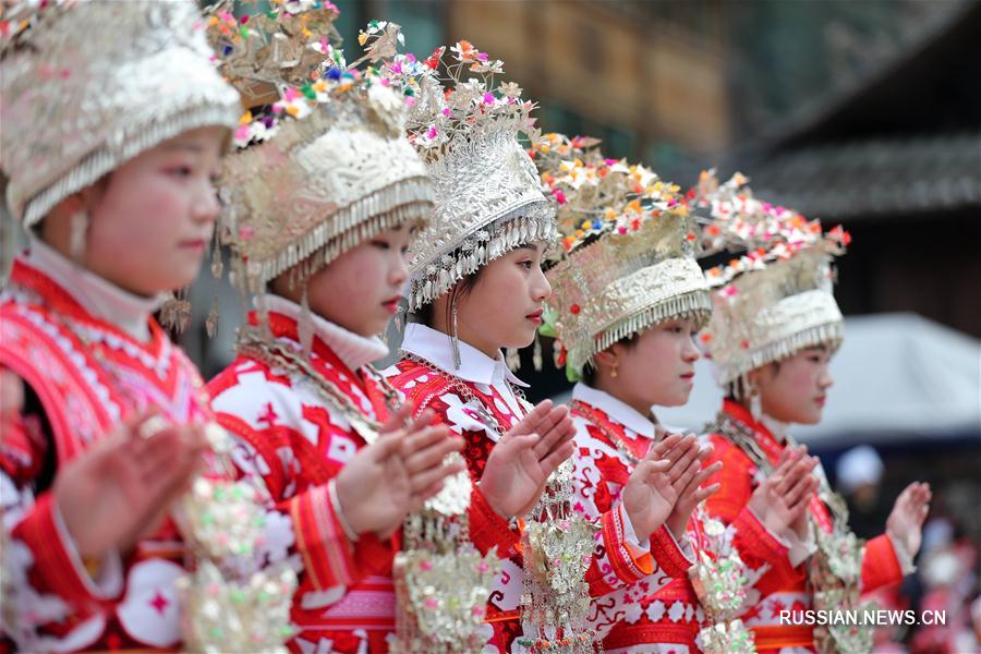 В мяоской деревне Цэньцзуй седьмой день празднуют Новый год по лунному календарю