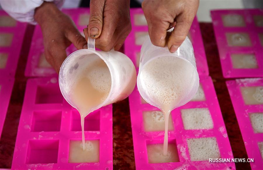 Производство чайного мыла избавило от нищеты жителей деревни Уцзятай