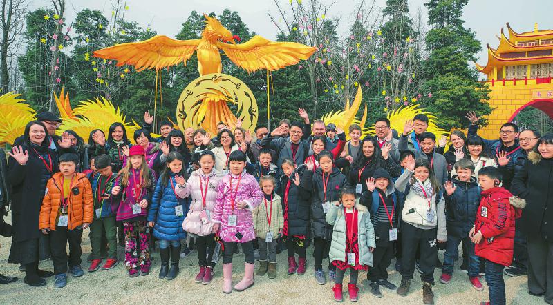 10 семей из стран вдоль «Одного пояса, одного пути» вместе с жителями города Чэнду отметили китайский Новый год