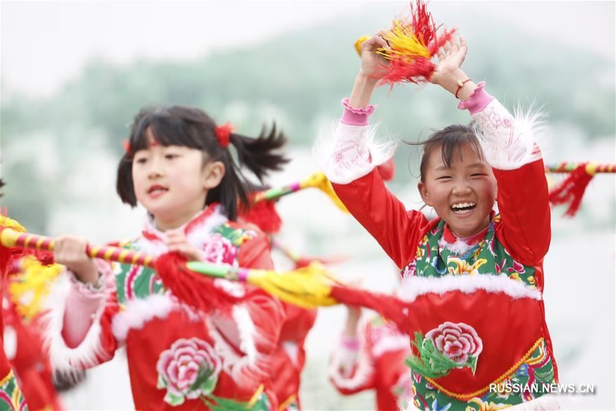 Жители Китая радуются приближению праздника Фонарей