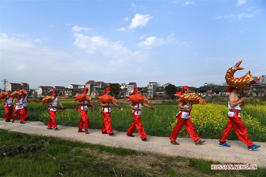 Шествие с карпами-фонарями в уезде Цзиань
