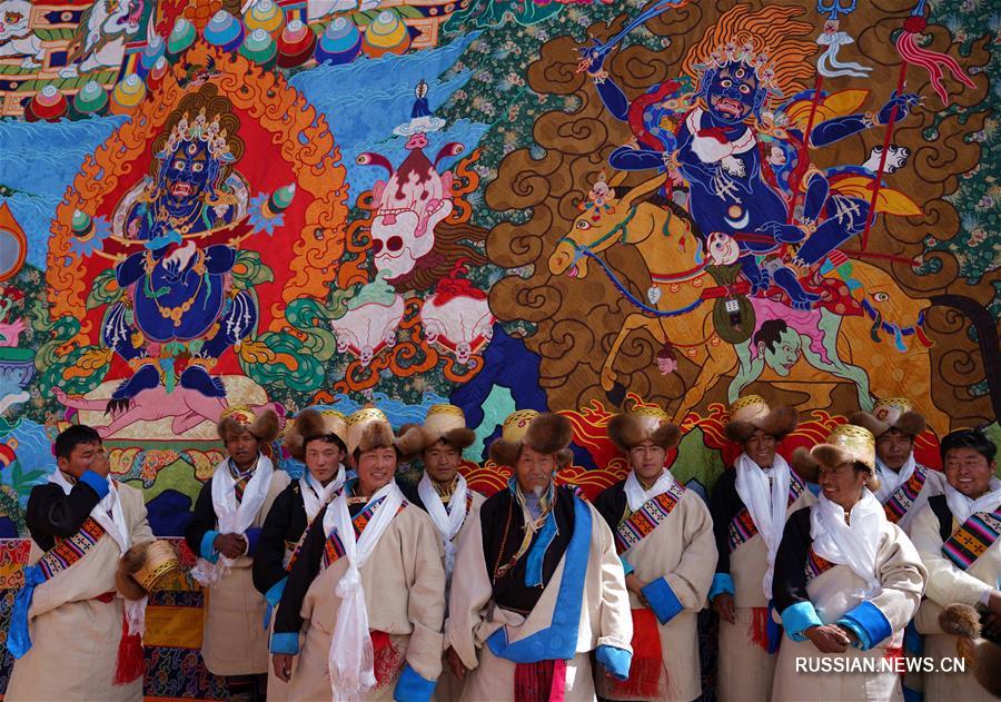 Последний день празднований тибетского Нового года в монастыре Гонггар Чеде