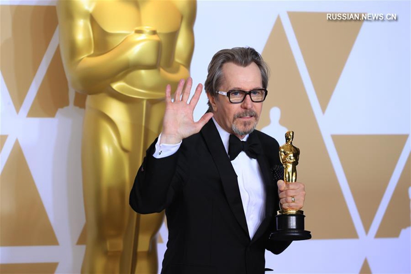Гари Олдмену вручили "Оскар" в категории "Лучший актер"