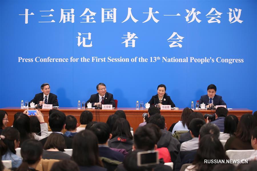 В Пекине состоялась пресс-конференция по вопросам внесения поправок в Конституцию КНР