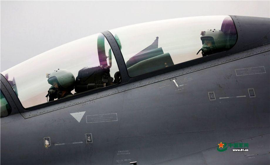 Впервые обнародована новая маскирующая окраска китайского истребителя J-16