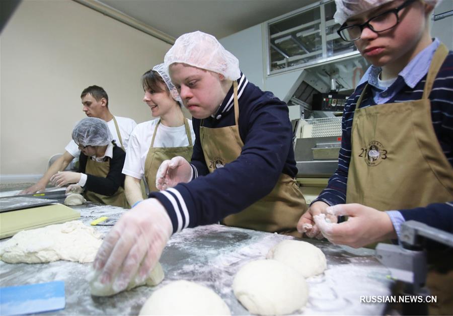 Под Киевом открылась пекарня, где будут работать люди с синдромом Дауна