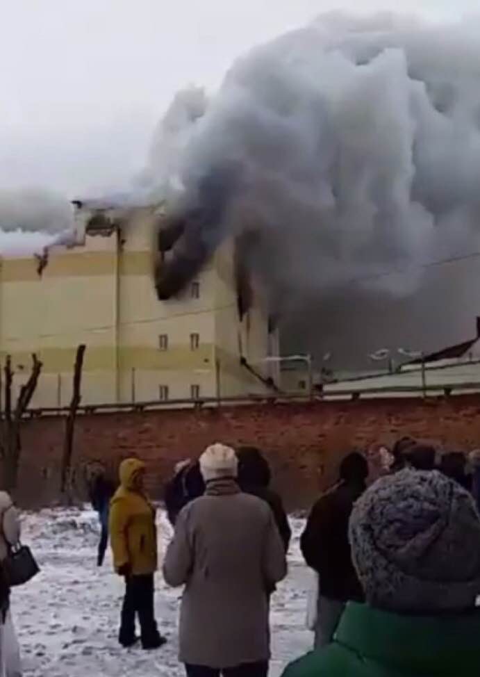 Число погибших при пожаре в ТЦ в Кемерове выросло до 37