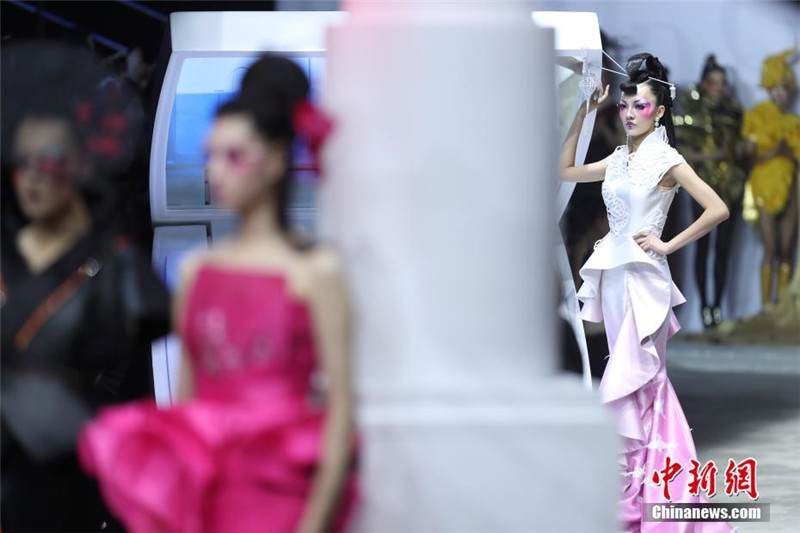В Пекине прошел показ мод с восточным колоритом