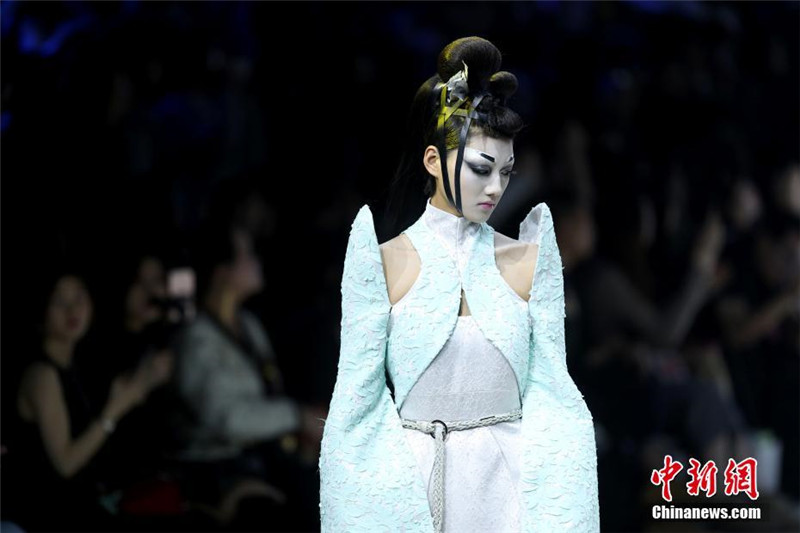 В Пекине прошел показ мод с восточным колоритом