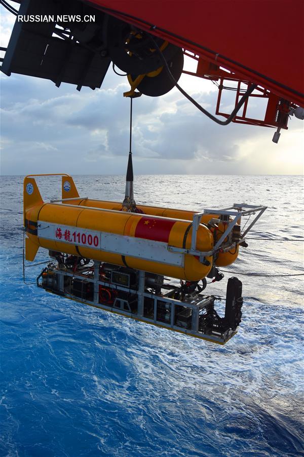 Китай выполнил первые испытания в открытом море беспилотного батискафа "Хайлун-11000"