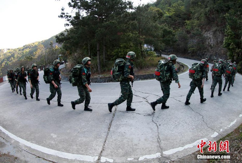 Неделя экстремальных тренировок народной воооруженной милиции Китая