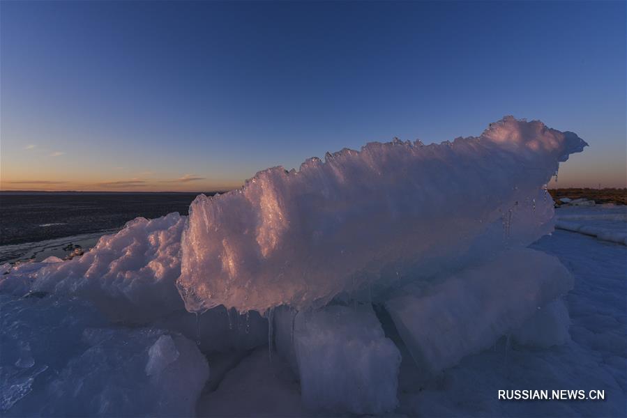"Ледяные горы" на озере Урунгу