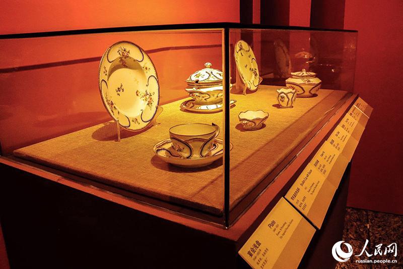 В Пекине проходит выставка музея-заповедника «Петергоф»
