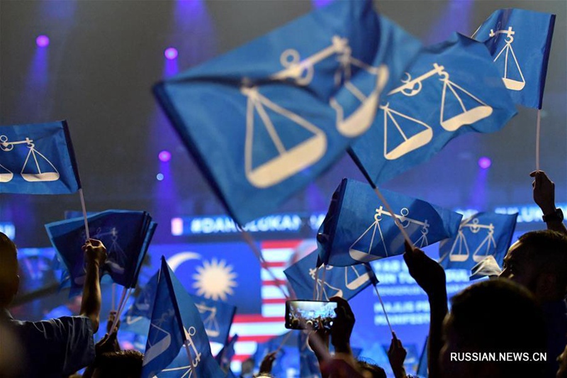 Правящая коалиция Малайзии представила предвыборный манифест
