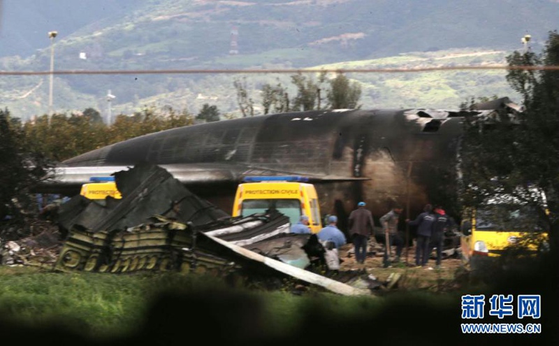 Количество жертв в результате крушения военного самолета в Алжире возросло до 257 человек