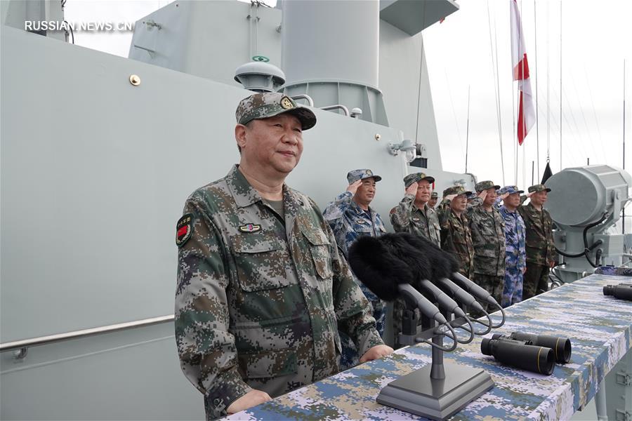 Си Цзиньпин принял участие в торжественном смотре ВМС НОАК в акватории Южно-Китайского моря