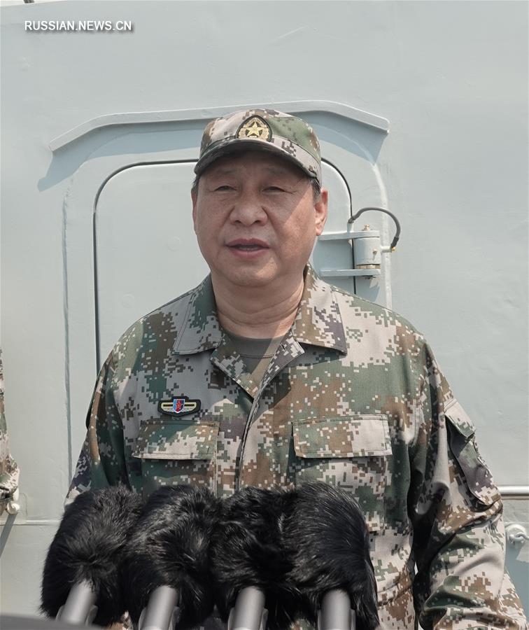 Си Цзиньпин принял участие в торжественном смотре ВМС НОАК в акватории Южно-Китайского моря