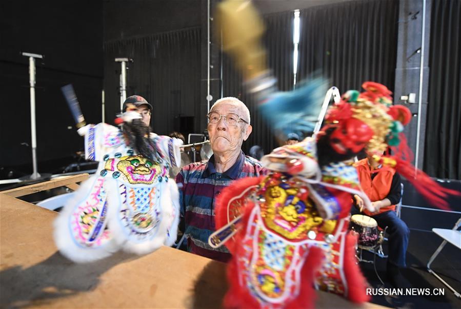 Тайваньский мастер традиционного театра перчаточных кукол