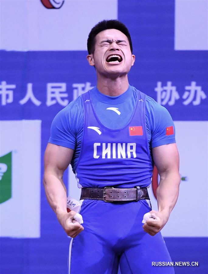 Ши Чжиюн взял три золотые медали в категории 69 кг на Всекитайском чемпионате по тяжелой атлетике среди мужчин