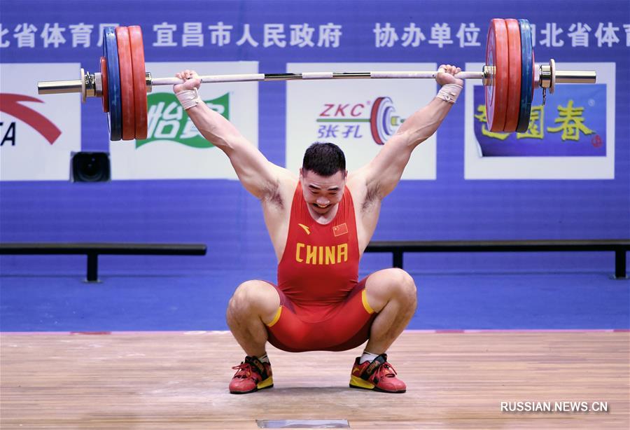 Тянь Фусюань взял две золотые медали в категории 94 кг на Всекитайском чемпионате по тяжелой атлетике среди мужчин